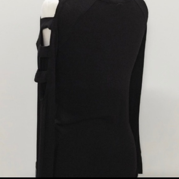FREE new cut out ladder long sleeve top - Picture 5 of 5